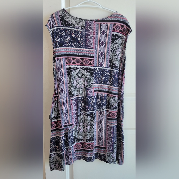 Ricki's XXL Long Top - Picture 2 of 4